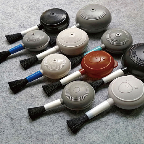 Cartoon Bear puhallusharja siipien tai urien puhdistamiseen